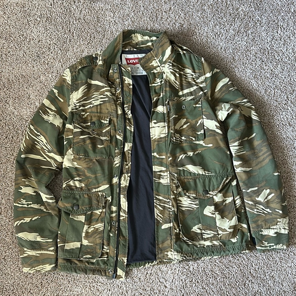LEVIS CAMO JACKET (small)